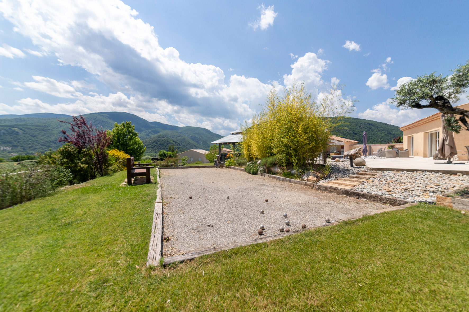 Pétanque terrain-de-boules Lesean-Villa Location